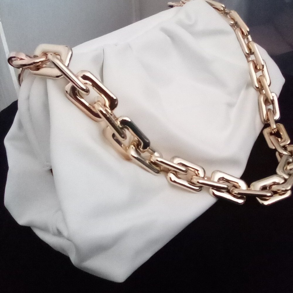 The Chain Pouch